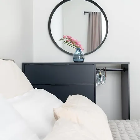 Dashaus 2 Bedroom Apartment *